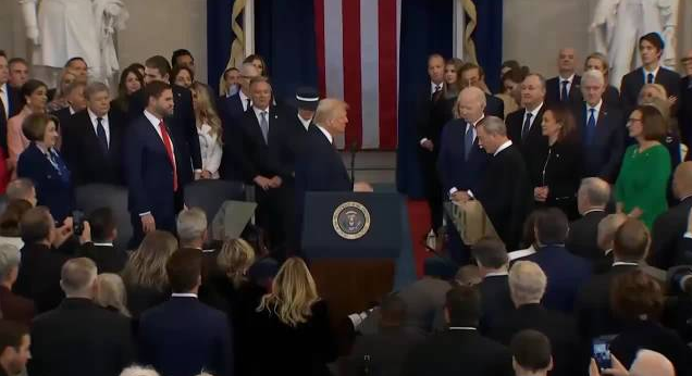 特朗普宣布终止非法移民或持临时签证者子女的出生公民权