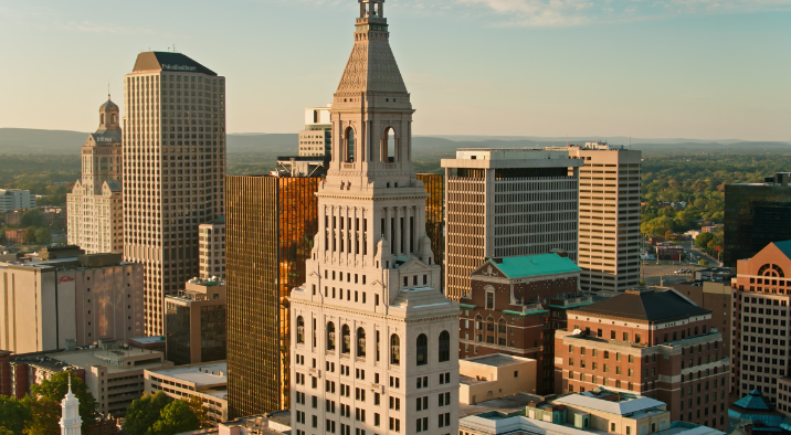 NIW vs EB-1A：哪条绿卡路径更适合你？