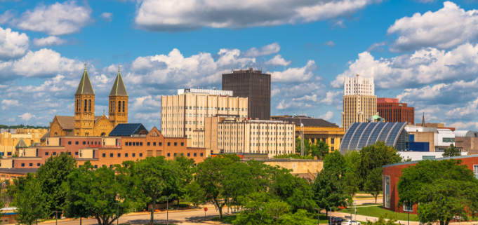 2025年加拿大移民四大新通道：护理与社区试点深度解读