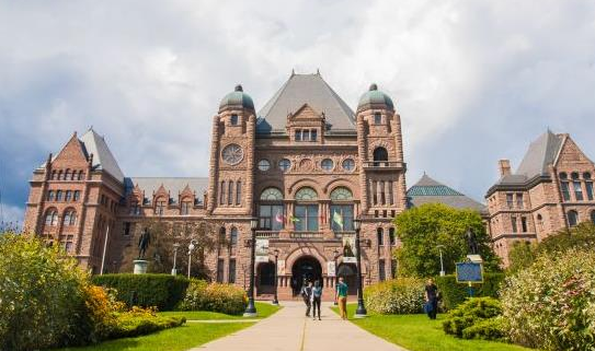 加拿大技术移民vs美国EB1A：如何选择最佳路径？