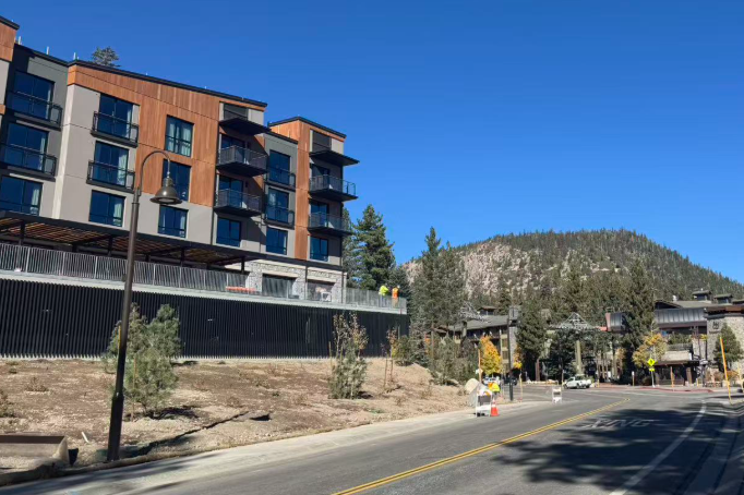 加州猛犸湖JW万豪住宅公寓：雪山湖畔的奢华家园施工进度全面播报